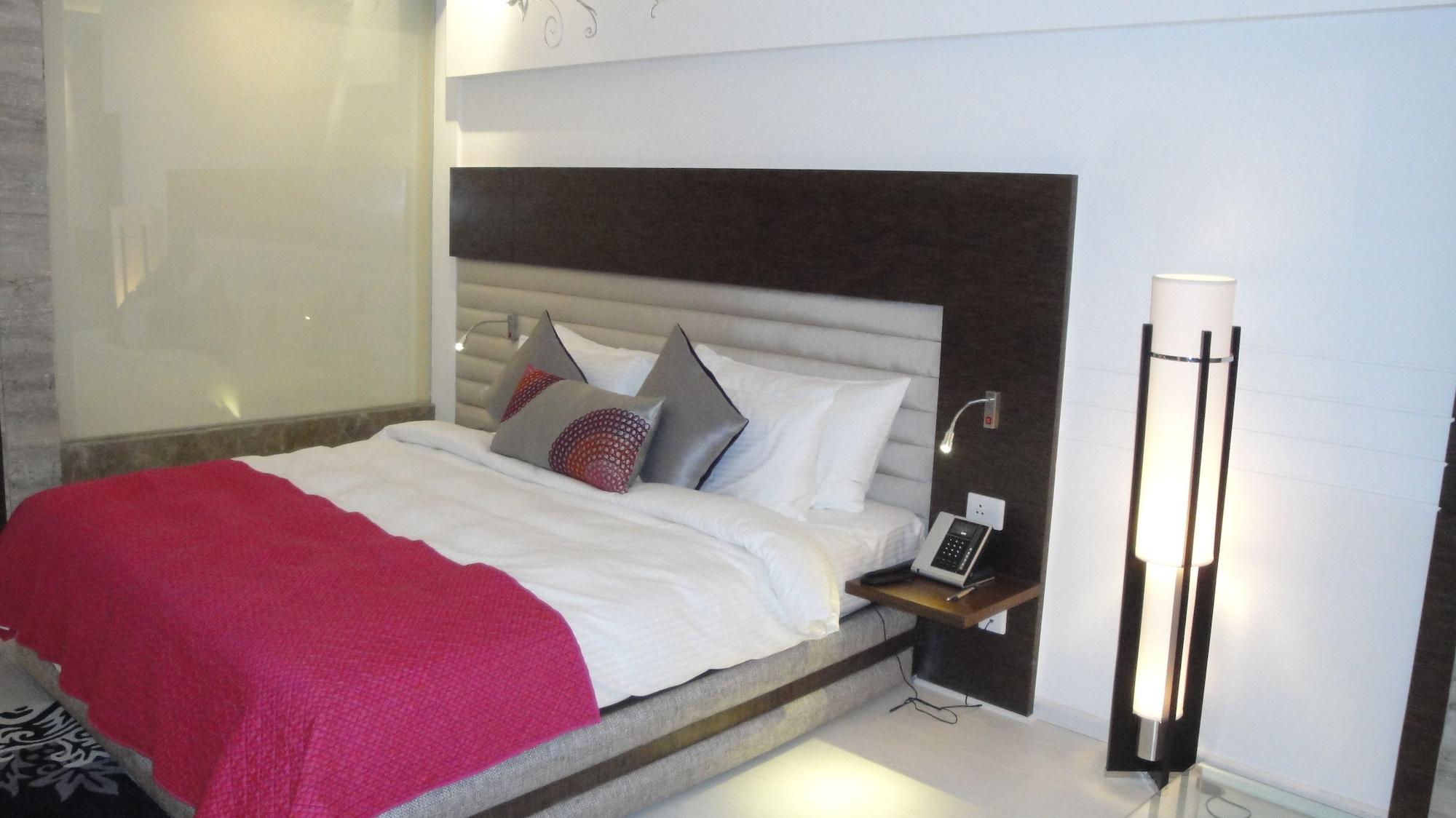 Chandīgarh Maya Hotel מראה חיצוני תמונה